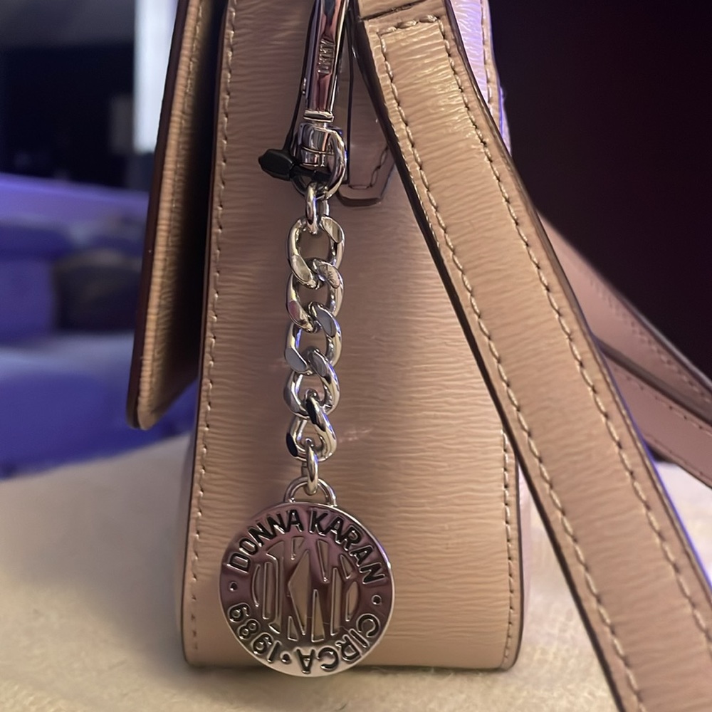 NWT DKNY crossbody - Picture 6 of 7